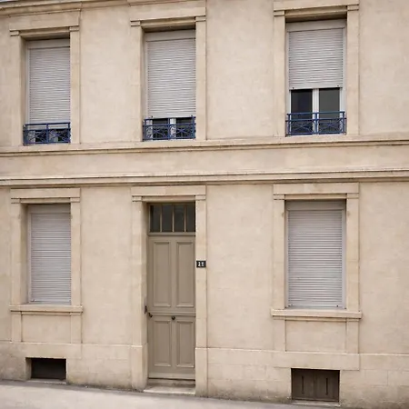 Le Petit Charles Cosy Centre *